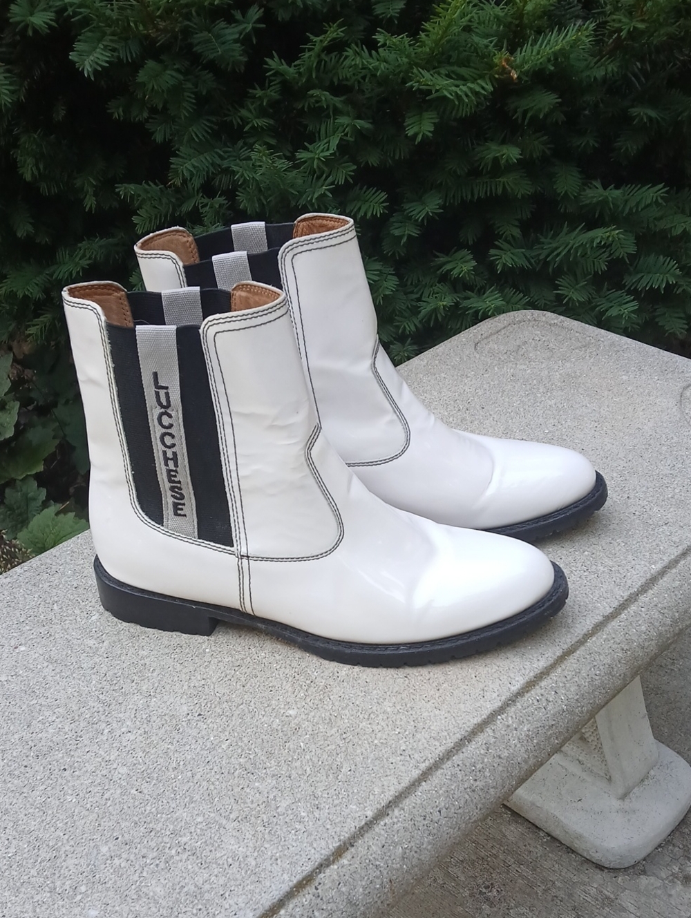 Lucchese white patent leather Chelsea/garden Sz 9.5